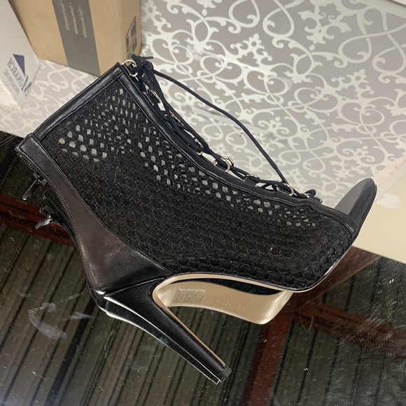 Women’s Fishnet Lace Up Stiletto Ankle Boots in Black Faux Leather and Zipper - Picture 2 of 4